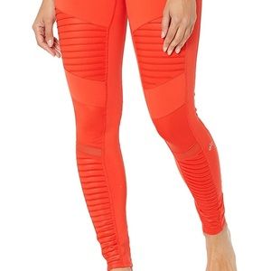 Alo yoga Moto leggings-never tried on Size M-Cherry